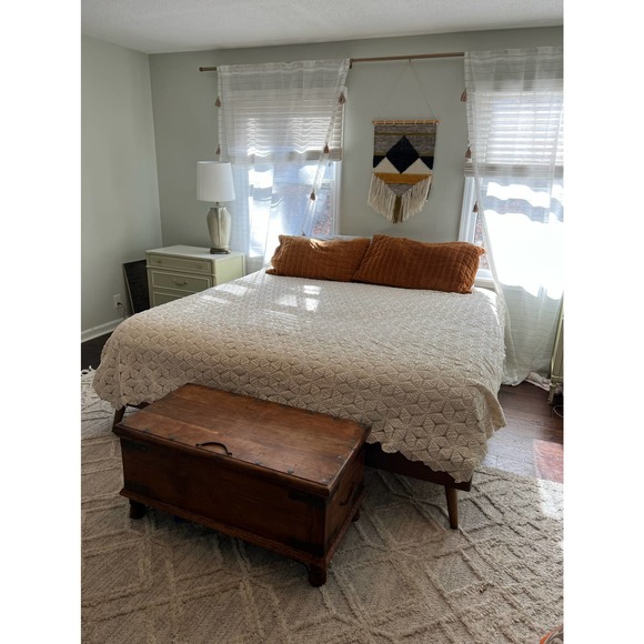 Vintage Crochet Coverlet - Picture 2 of 9